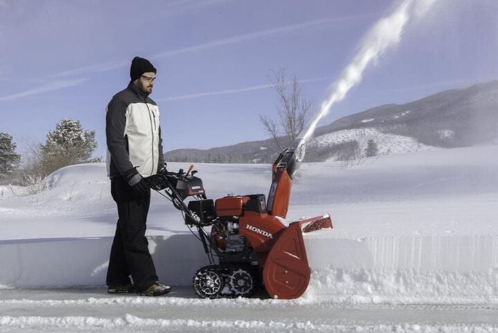 Honda 13HP 32 Inch Two Stage Track Drive Snow Blower - Electric Start, large image number 1