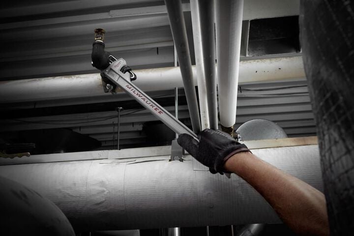 Milwaukee 10L Aluminum Pipe Wrench with POWERLENGTH Handle, large image number 2