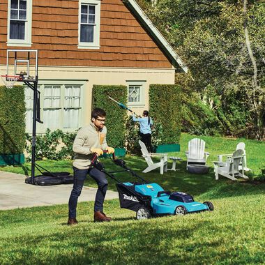 Makita 36V (18V X2) LXT Lawn Mower Kit 21in Self Propelled with 4 Batteries, large image number 3