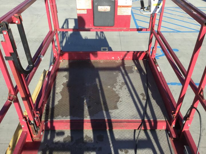 mec 4069RT 40 Ft Platform 4WD Diesel Rough Terrain Scissor Lift Used 2015, large image number 5