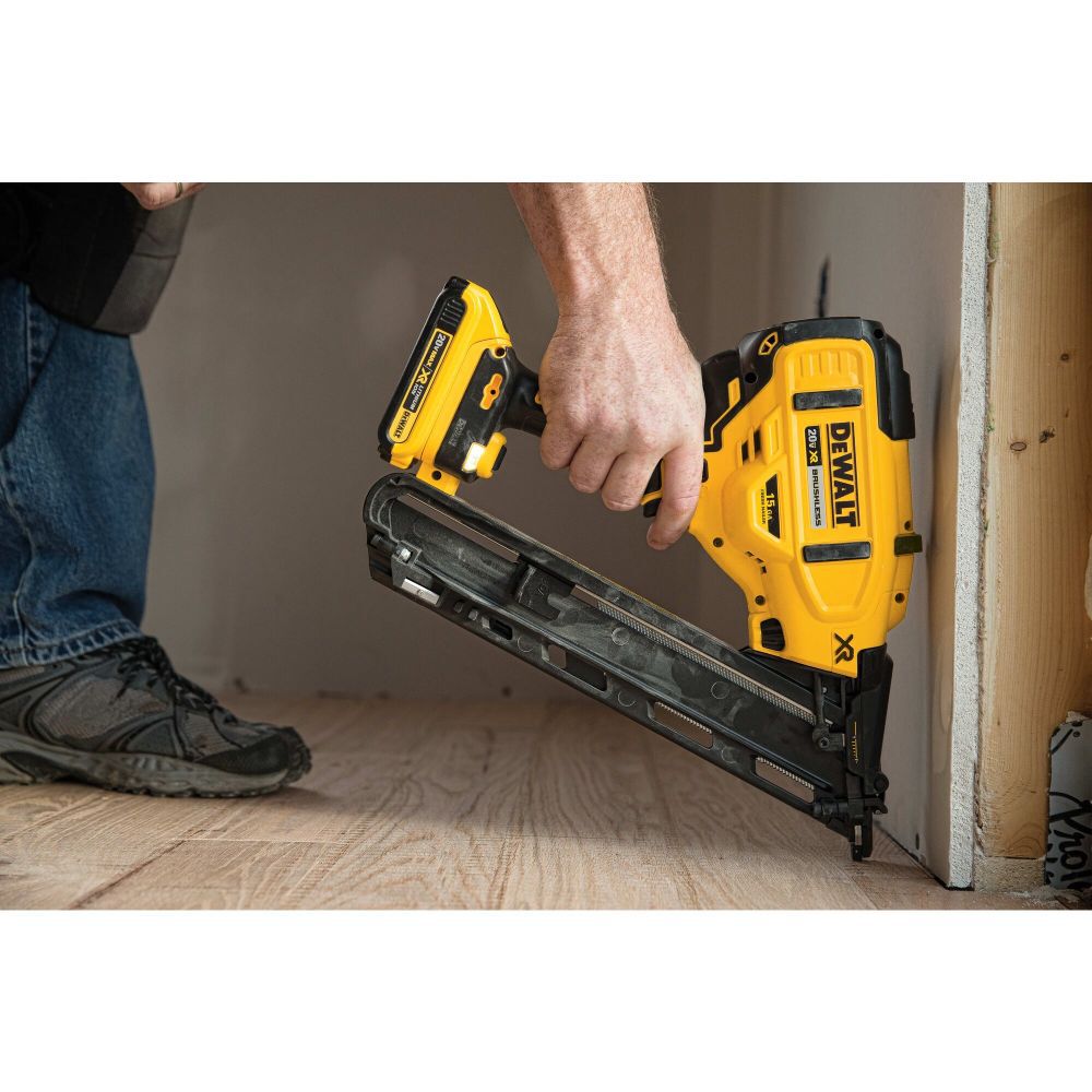 DEWALT 20V MAX XR 15 Gauge Angled Finish Nailer Kit Sansujyuku sansujyuku.com