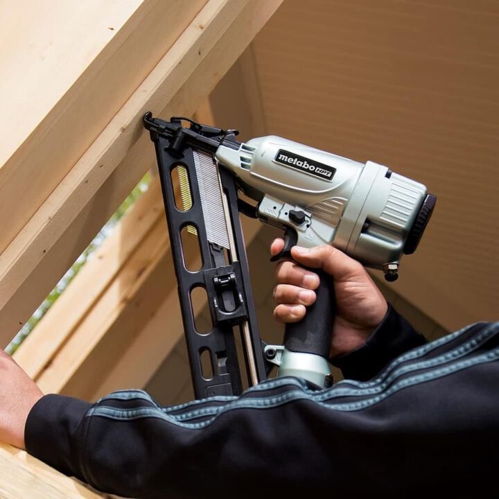 Metabo HPT 2-1/2 In. 15-Gauge Angled Finish Nailer with Air Duster, large image number 4