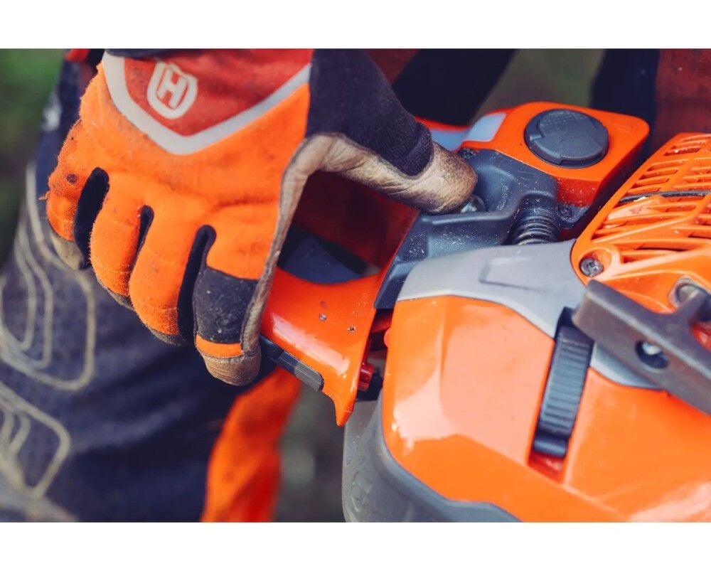 Husqvarna 564 XP Fuel Injected 28 Inch US X-Tough Light RSN C85 Chainsaw, large image number 2