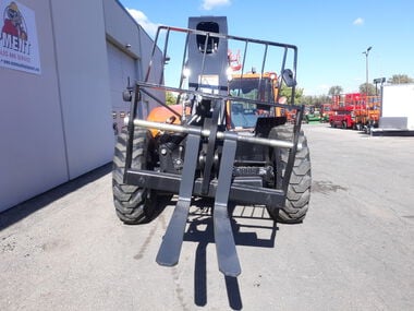 JLG 9000lb/43 Ft. Telehandler, large image number 9