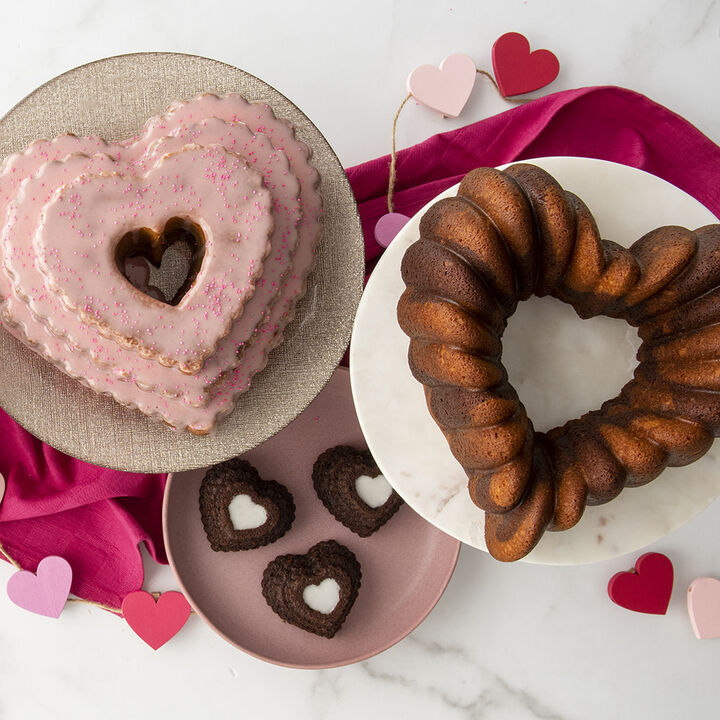 Nordic Ware 10-1/2 Inch Cast Aluminum 10 Cup Elegant Heart Bundt Pan Toffee, large image number 3