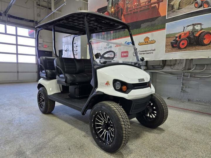 E-Z-GO Liberty Elite 4-Seat Electric Golf Cart Bright White, large image number 3