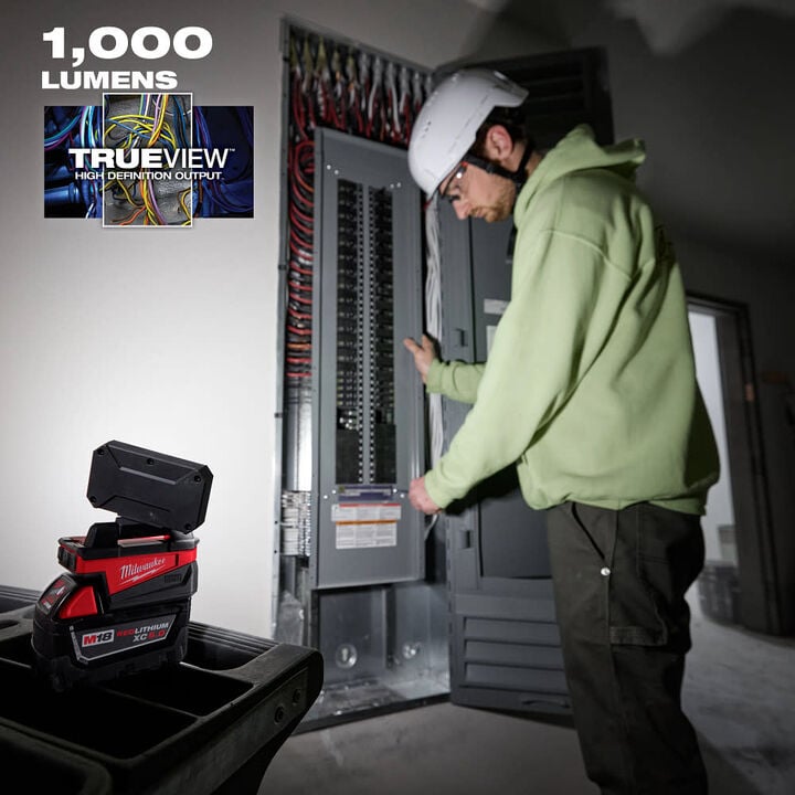 Milwaukee M18 ROVER Compact Folding Flood Light and Rechargeable 250L Penlight with Laser Combo Kit, large image number 4