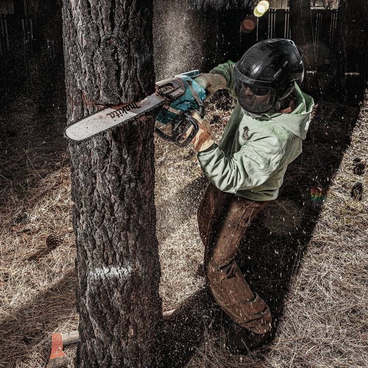 Makita 40V Max XGT 8.0Ah Brushless Cordless 20 Inch Chain Saw Kit, large image number 10
