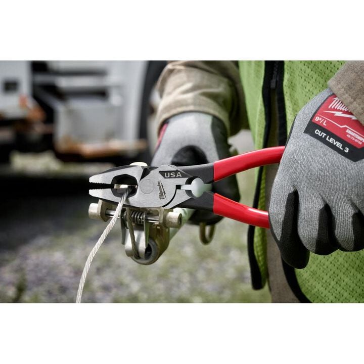 Milwaukee 9inch Linemans Dipped Grip Pliers with Thread Cleaner (USA), large image number 4
