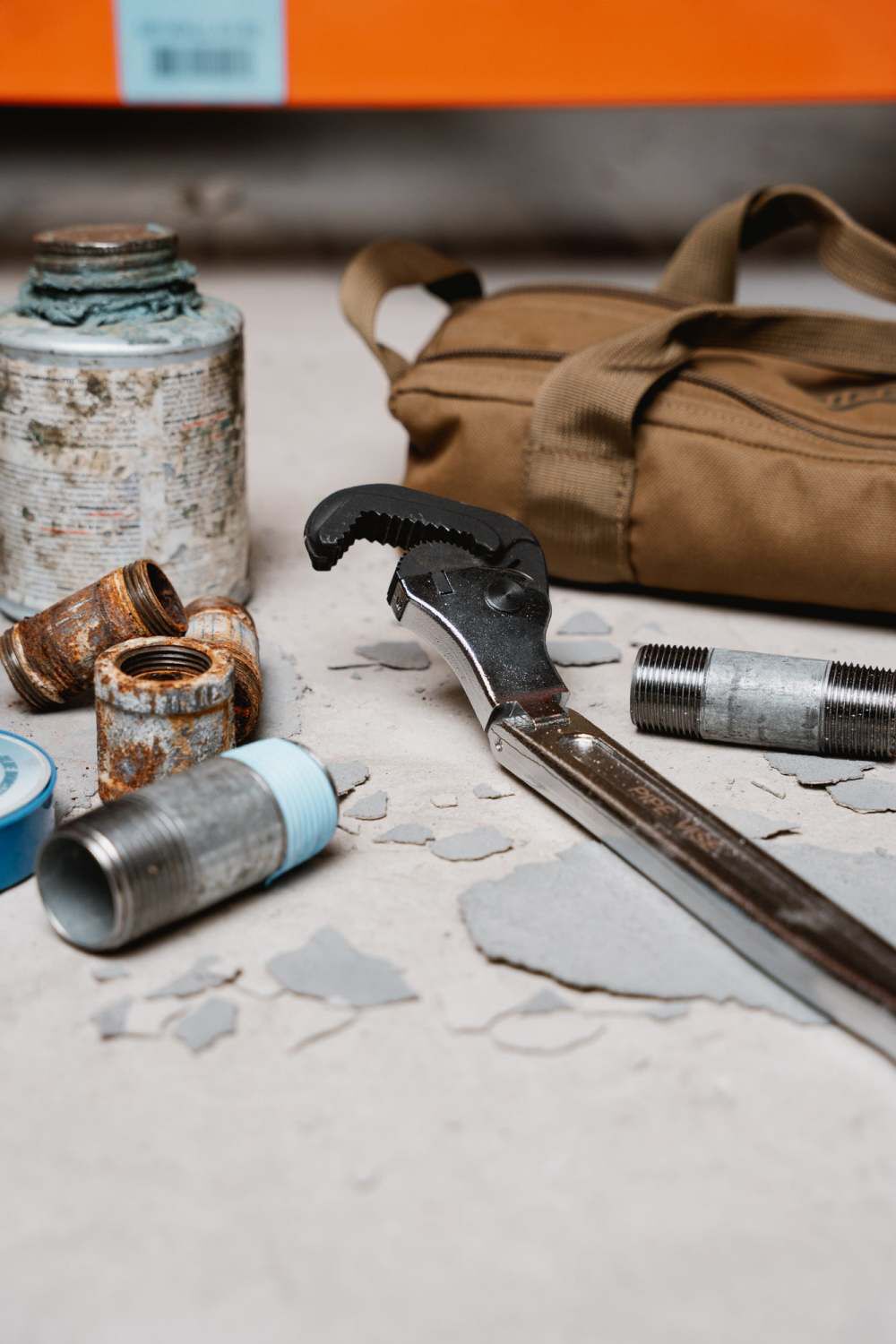 Pipe Vise 13 Inch Amigo Slim L Flex 1/2 To 1 Inch Flexible Head Pipe Wrench