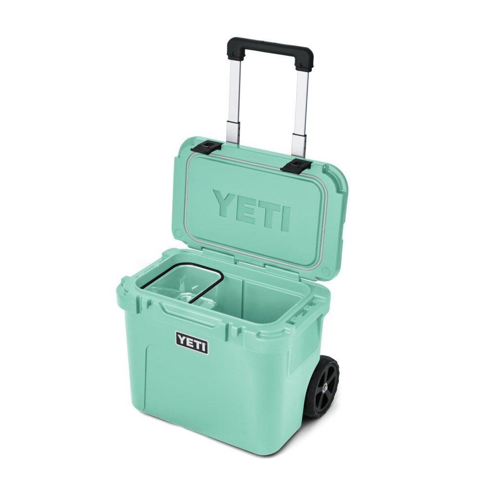 YETI Roadie 32 Wheeled Hard Cooler - 10032450008