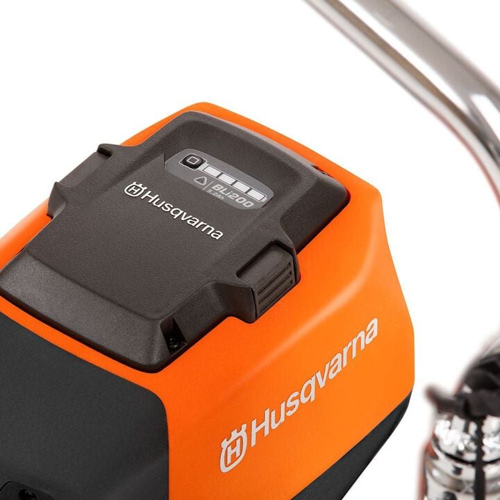 Husqvarna Construction BV 30i 1.4kW Battery Driven Concrete Screed (Bare Tool), large image number 4