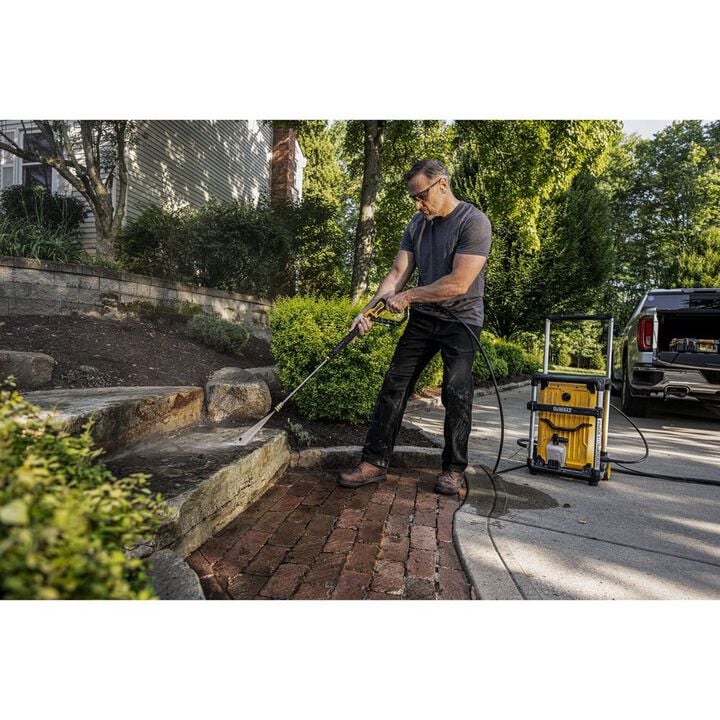 DEWALT 3000 PSI 1.1 GPM Electric Cold Water Pressure Washer with 4 Spray Nozzles, large image number 10