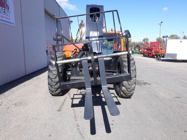 JLG 9000lb/43 Ft. Telehandler, large image number 8