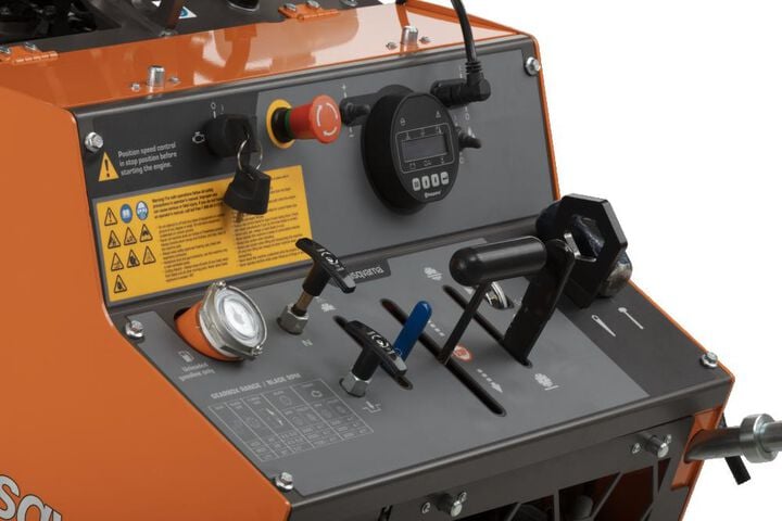 Husqvarna Construction FS 4600 G 26 Inch 48 HP Kubota Engine Rear Pivot Gas Floor Saw Body Only, large image number 4