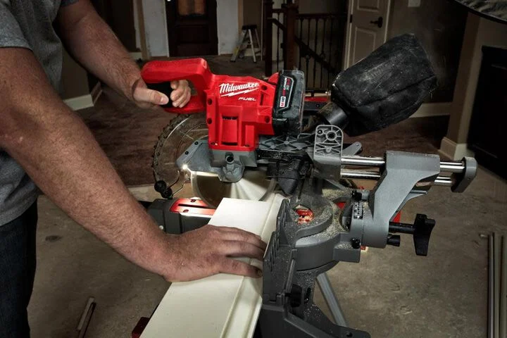 Milwaukee M18 10 Inch Miter Saw Kit with Battery, Folding Miter Saw Stand Bundle, large image number 10