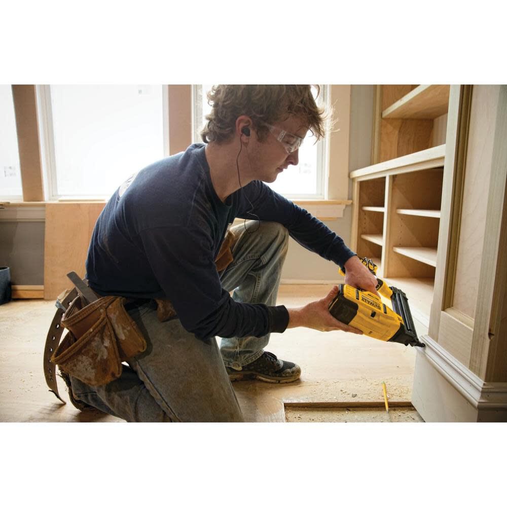 Dewalt 20 volt pin nailer deals