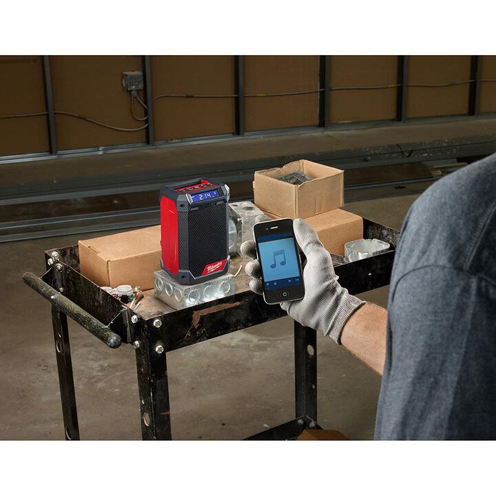 Milwaukee Promotional M12 Radio + Charger (Bare Tool), large image number 4