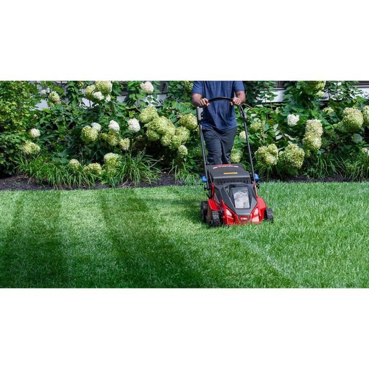 Toro 60V 21in Walk Behind Push Lawn Mower 4Ah Kit, large image number 3