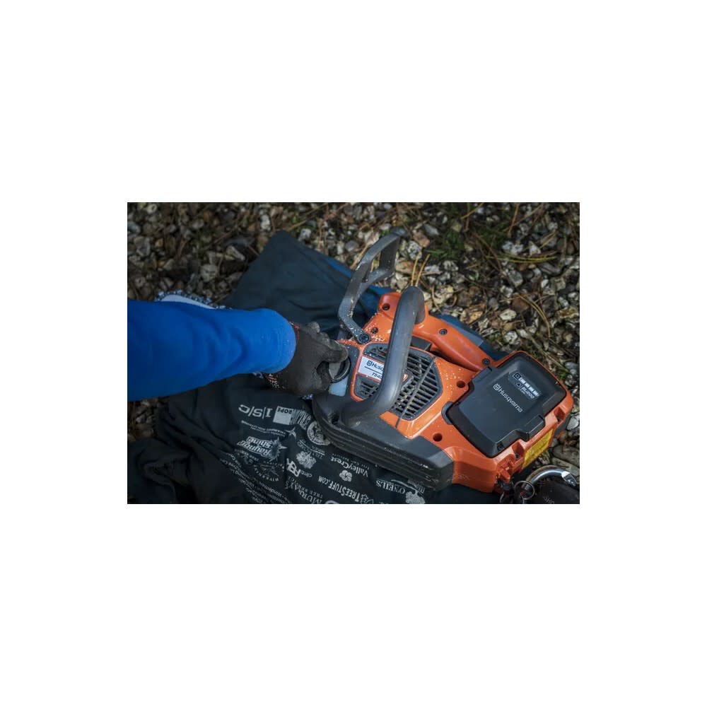 Husqvarna 542i XP 16 Inch Bar 36V Battery Rear Handle Chainsaw Cordless Kit, large image number 9