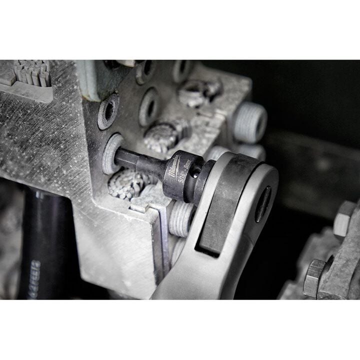 Milwaukee SHOCKWAVE Lineman's 3/8 in. Drive 5/16 in. - 8mm Hex Bit Socket, large image number 2
