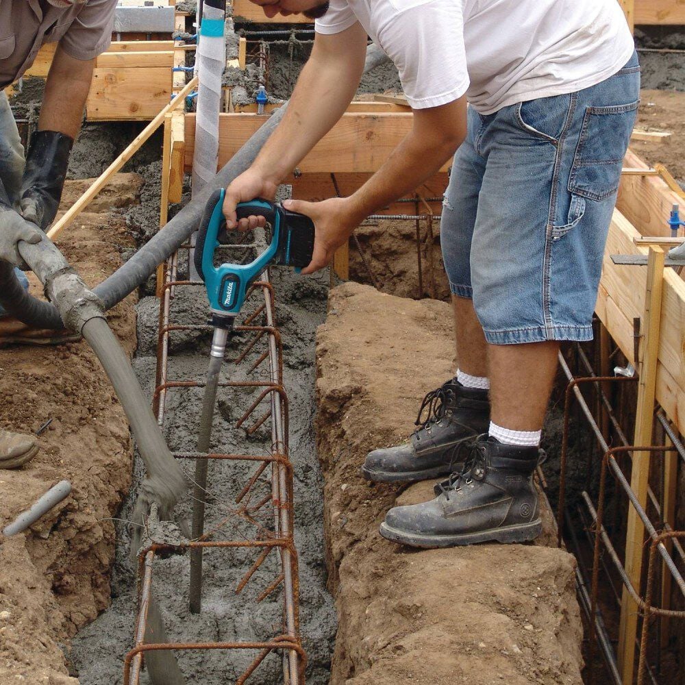 Makita 18V LXT Lithium-Ion Cordless 8 Ft. Concrete Vibrator Kit (5.0Ah), large image number 4