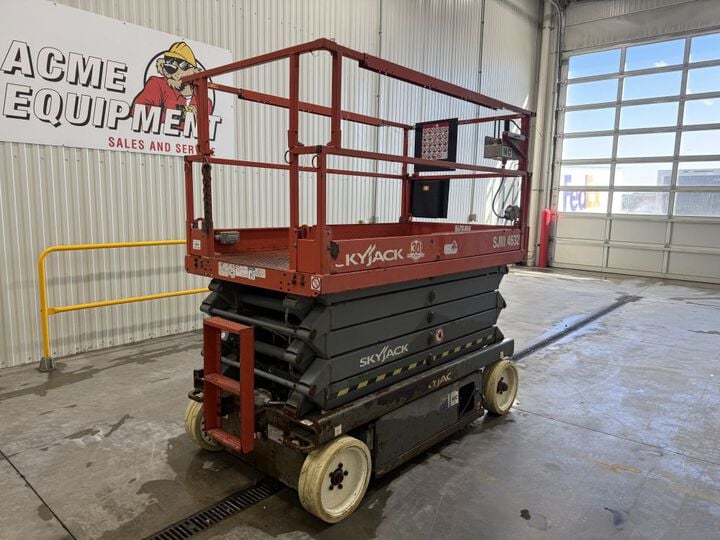 Skyjack SJIII4632 32 Ft Electric Slab Scissor Lift Used 2016