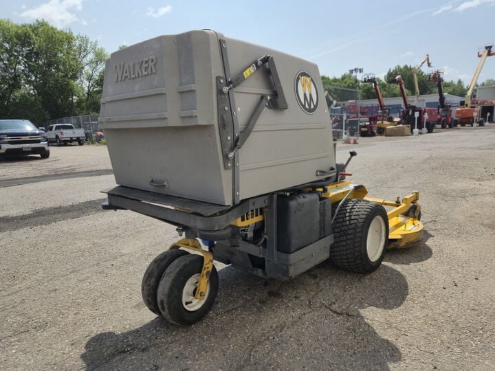 Walker T25I 48 Inch Front Mount Zero-Turn Riding Mower Used 2018, large image number 4