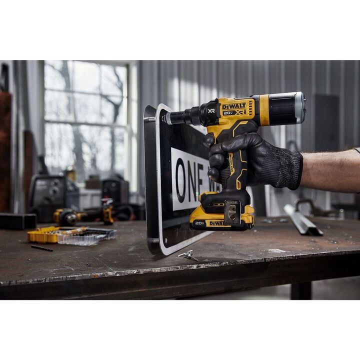 DEWALT 20V MAX XR 3/16 in Rivet Tool Cordless 2Ah Kit, large image number 8