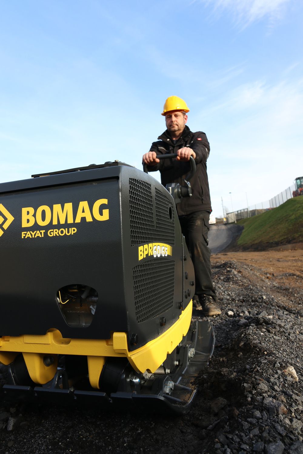 Bomag 25.6 Inch Reversible Vibratory Plate with Rugged Protection Hood, large image number 3
