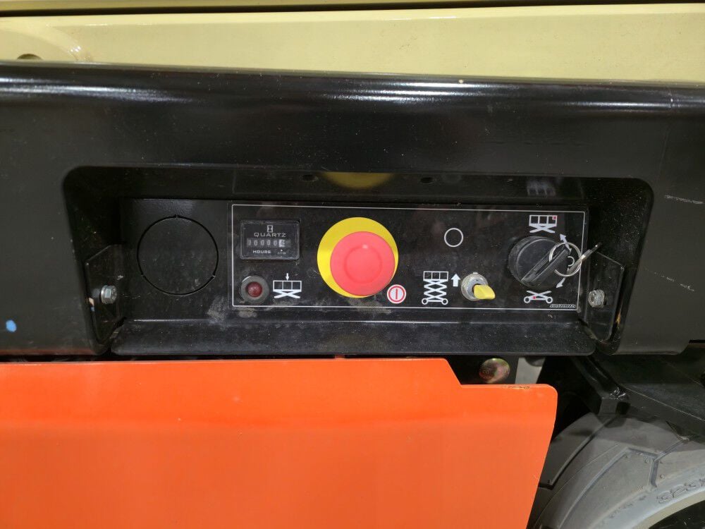 JLG 26 Ft Micro Electric Slab Scissor Lift, large image number 15