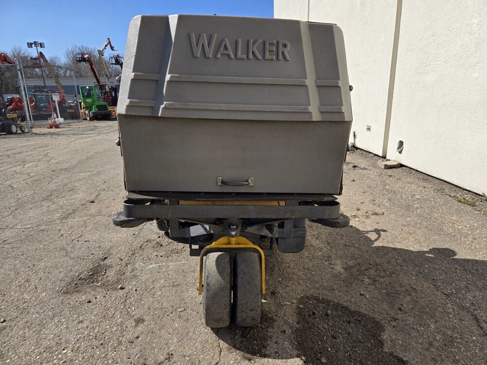 Walker T25I 48 Inch Front Mount Riding Mower Used 2018, large image number 6