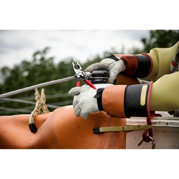 Milwaukee 9inch Linemans Dipped Grip Pliers with Thread Cleaner (USA), large image number 5