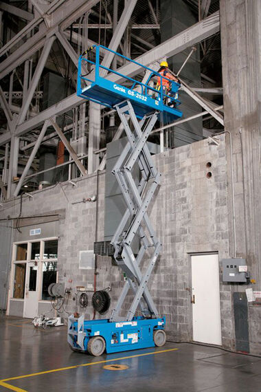 Genie 20' Scissor Lift 32in Width Electric, large image number 1