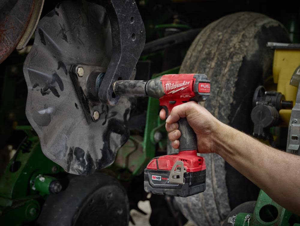 Milwaukee 2755-22 M18 FUEL 1/2-Inch Compact Impact Wrench with Pin