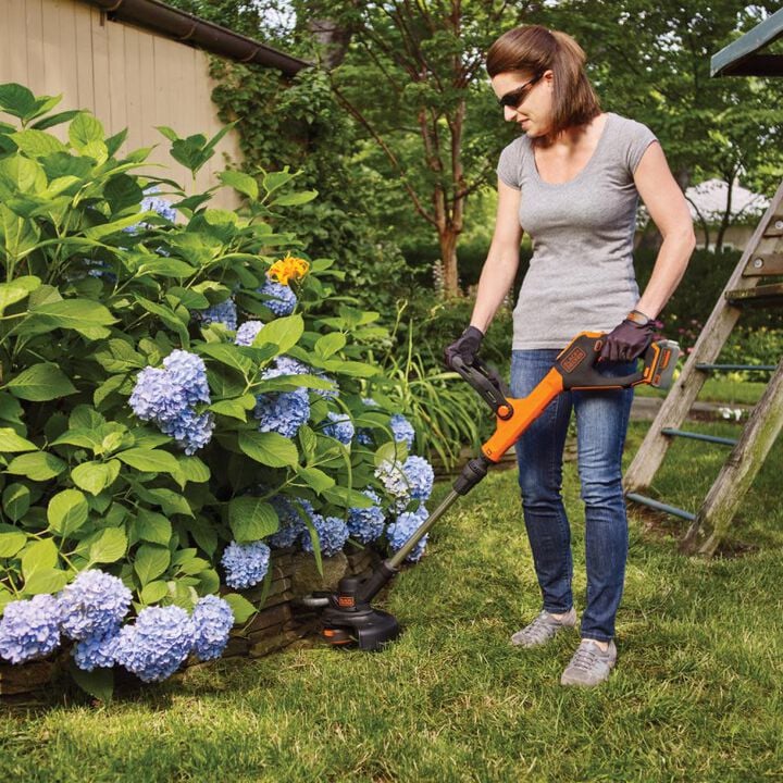 Black and Decker 20V MAX Lithium EASYFEED String Trimmer/Edger (LSTE523), large image number 3