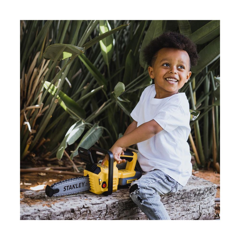 Stanley Jr Kids Battery-Powered Deluxe Chainsaw Toy, large image number 3