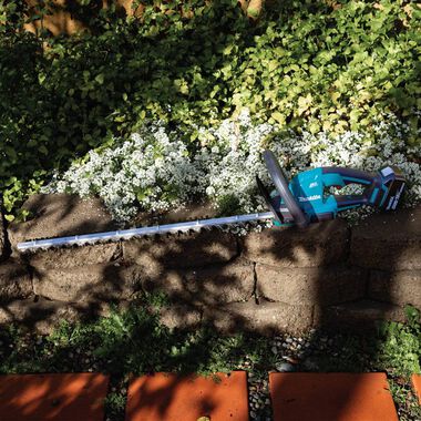 Makita 18V LXT  24in Hedge Trimmer Lithium-Ion Brushless Cordless 4Ah Kit, large image number 2