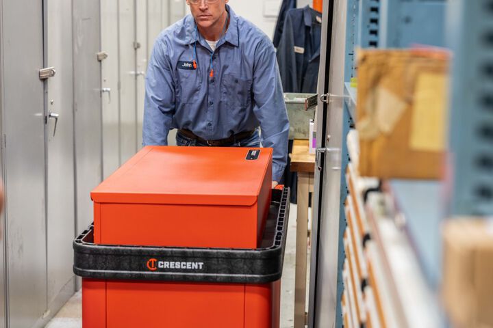 Crescent RAILWORKS Top Shelf Lockable Flat Workstation, large image number 2