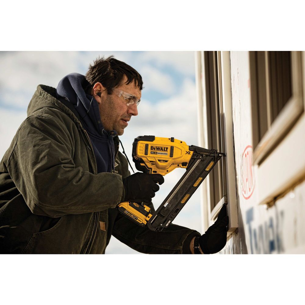 DEWALT 20V MAX XR 15 GA Angled Finish Nailer (Bare Tool), large image number 6