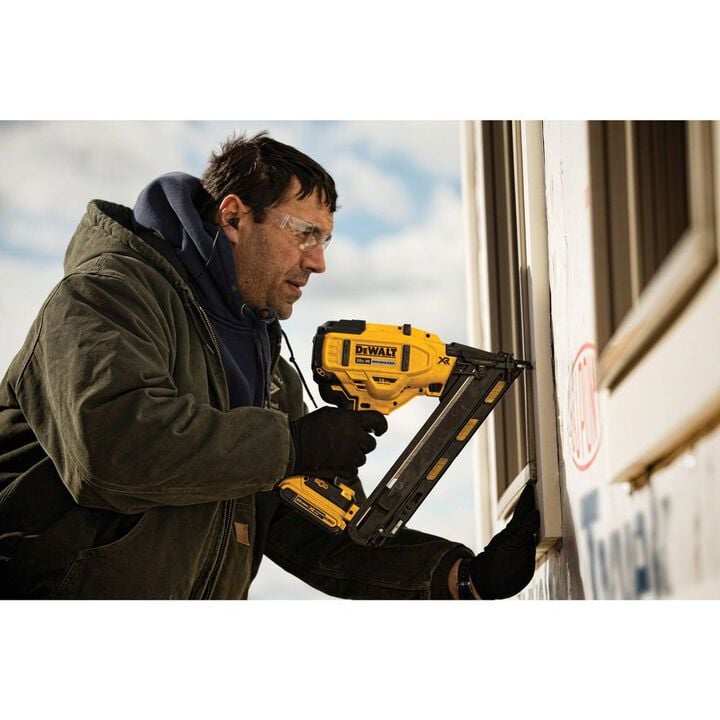 DEWALT 20V MAX XR 15 GA Angled Finish Nailer (Bare Tool), large image number 5