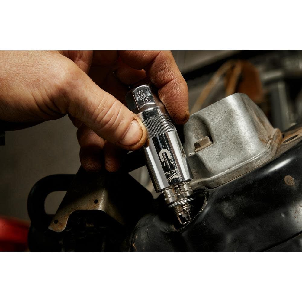 Milwaukee 3/8in Drive 13/16in Spark Plug Socket 48229554