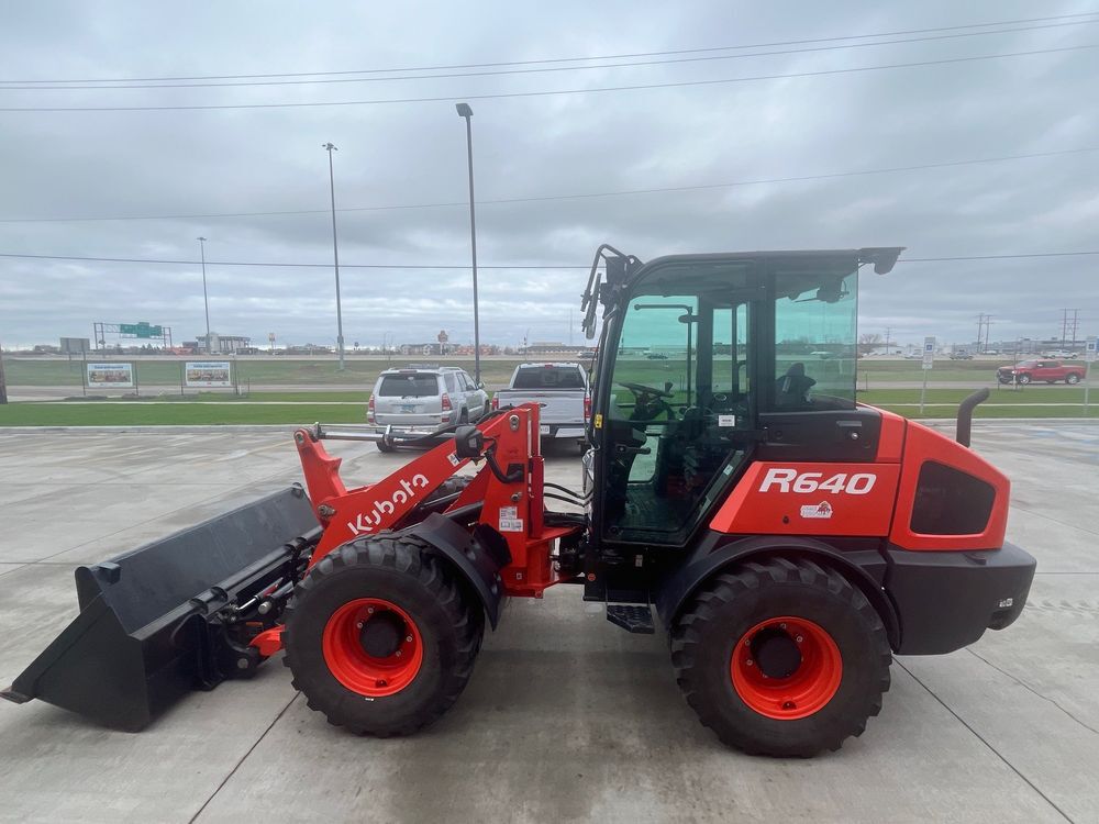 Kubota R640R3 64HP Gasoline-Powered Wheel Loader - Used 2022, large image number 4