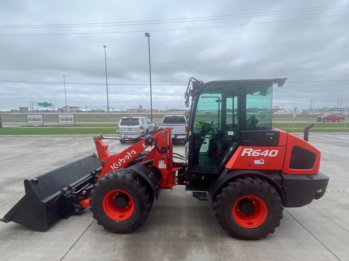 Kubota R640R3 64HP Gasoline-Powered Wheel Loader - Used 2022, large image number 3
