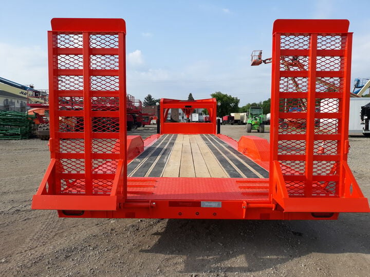 Diamond C LPX208L 28 Ft. Low Profile 18000 Lbs Gooseneck Trailer, large image number 4