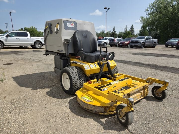 Walker T25I 48 Inch Front Mount Zero-Turn Riding Mower Used 2018, large image number 3
