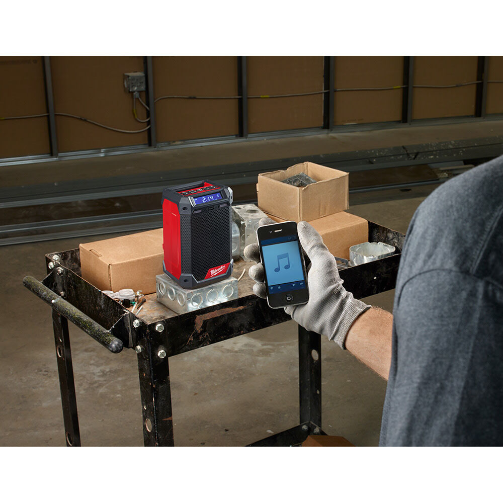 Milwaukee M12 Radio Charger M12 2.0Ah Battery Kit 2951 20BAT