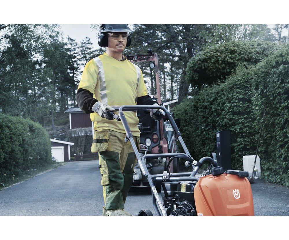 Husqvarna Construction LF 100 LAT 4.8HP 19.69 Inch Gas Powered Compactor Reconditioned, large image number 3