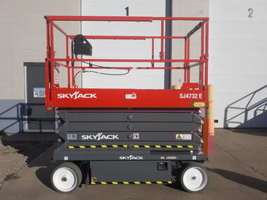 Skyjack 31 Ft. 8 Inch 700 Lbs E-Drive DC Electric Slab Scissor Lift