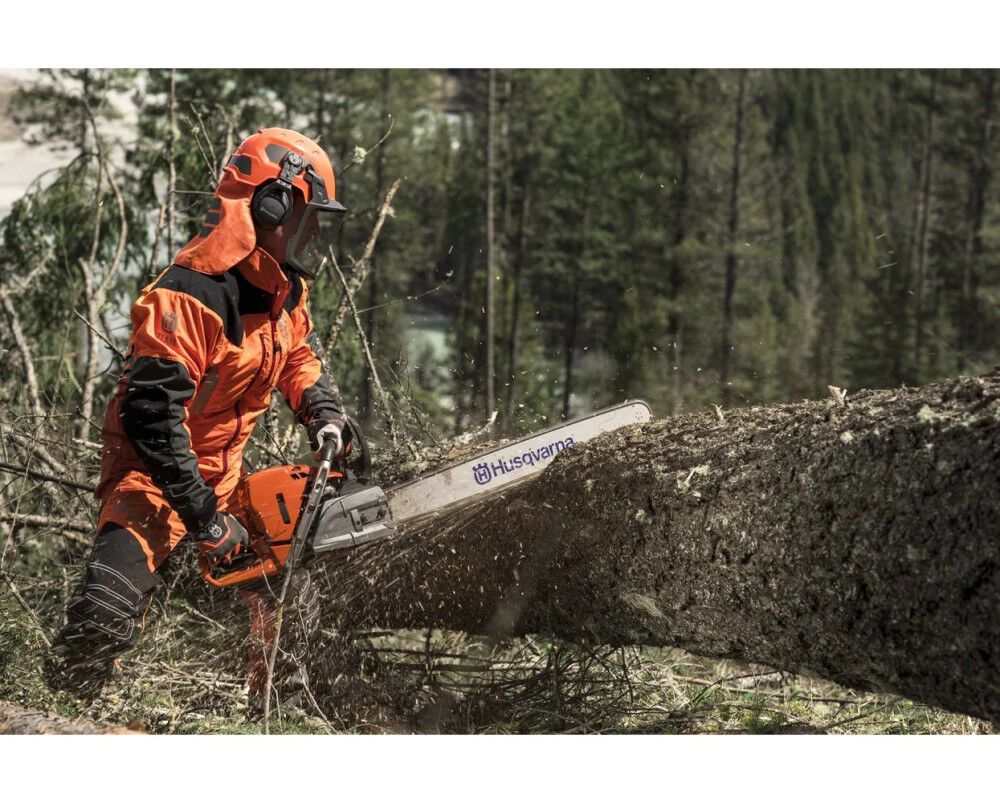 Husqvarna 572 XP 28 Inch and C83 Chain 5.8HP Gas-Powered Lightweight Chainsaw, large image number 8
